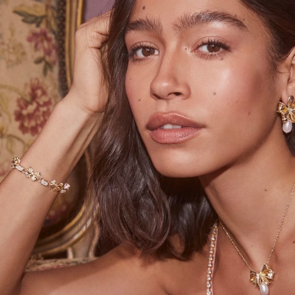 Kendra Scott x LoveShackFancy Bow Gold Delicate Chain Bracelet(Light Pink Ename) - Picture 4 of 6